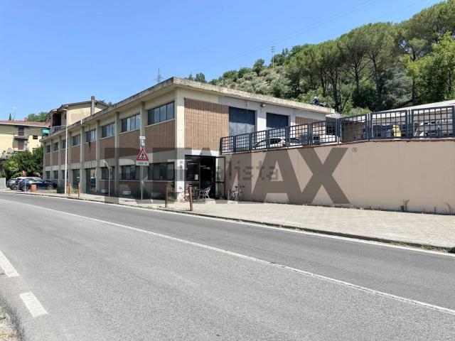 Capannone in vendita a Piandrati, Dicomano