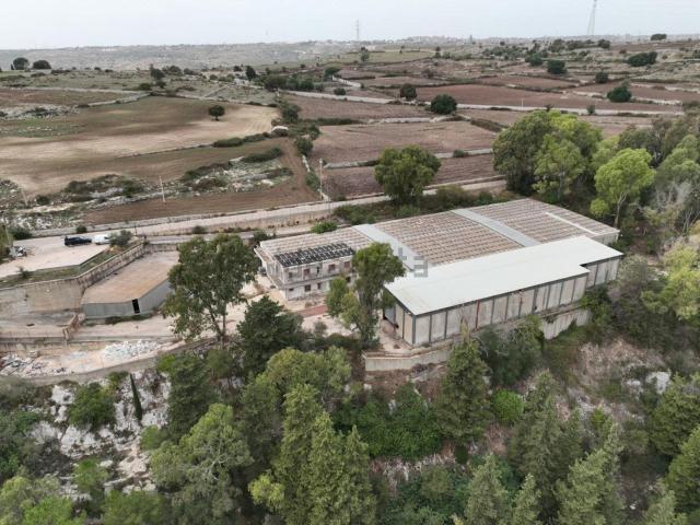 Capannone in vendita a Modica Alta, Ragusa