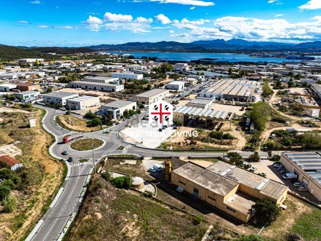 Capannone in vendita a Olbia, Sassari