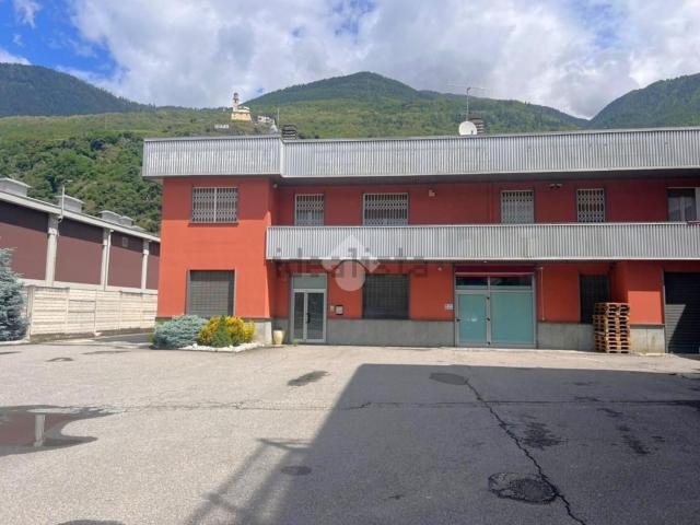 Capannone in vendita a Poggiridenti, Lombardia