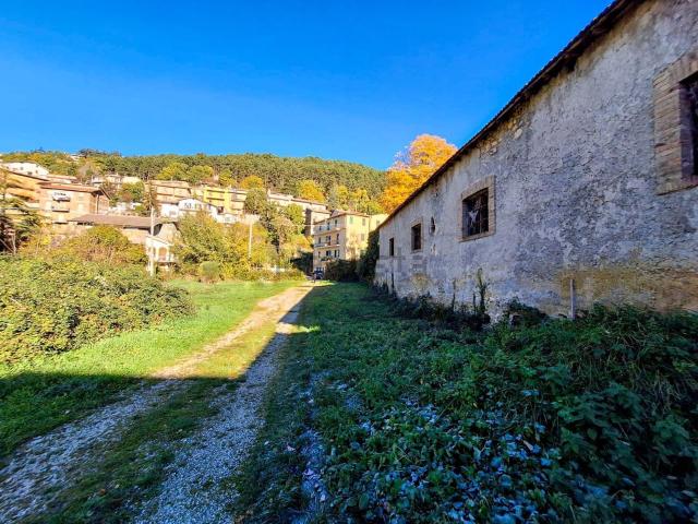 Capannone in vendita a Pereto, Abruzzo