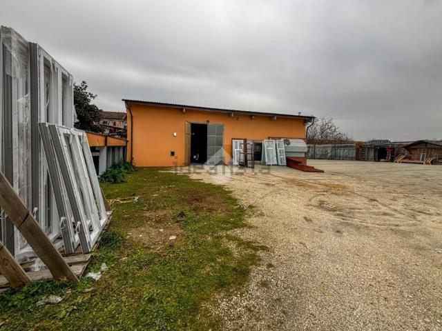 Capannone in vendita a Pozzaglio, Lombardia