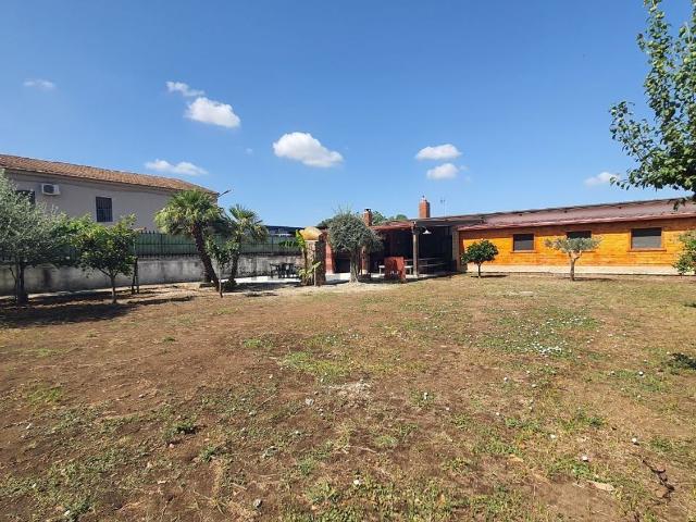 Capannone in vendita a Capua, Campania