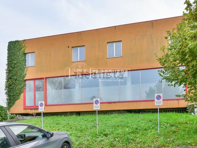 Capannone in vendita a Orsenigo, Lombardia