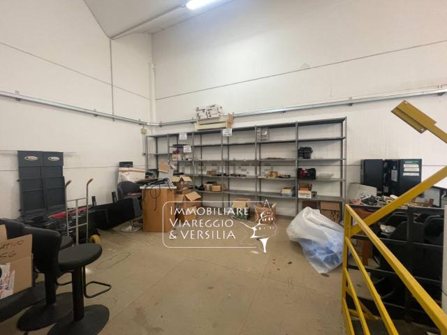 Capannone in vendita a Viareggio, Toscana