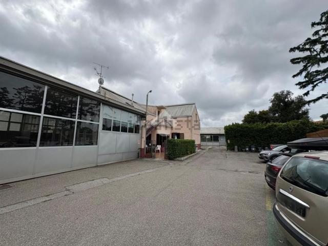 Capannone in vendita a Regina Pacis, Monza
