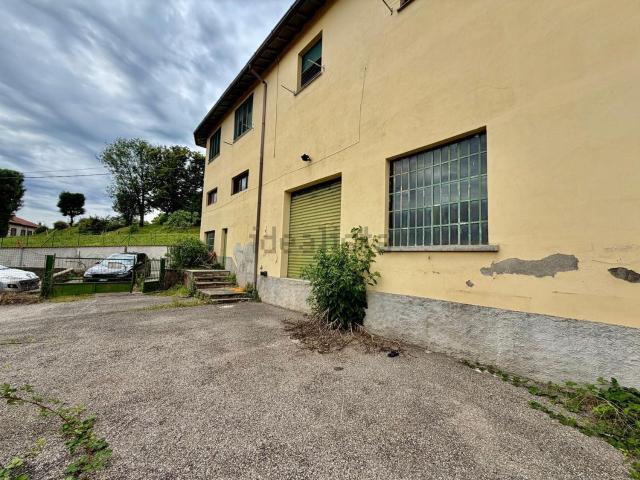 Capannone in vendita a Maccio, Villa Guardia
