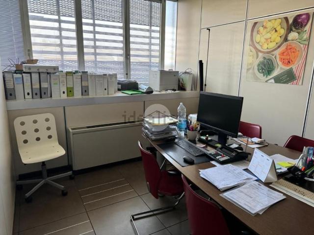 Capannone in vendita a Azzano San Paolo, Bergamo