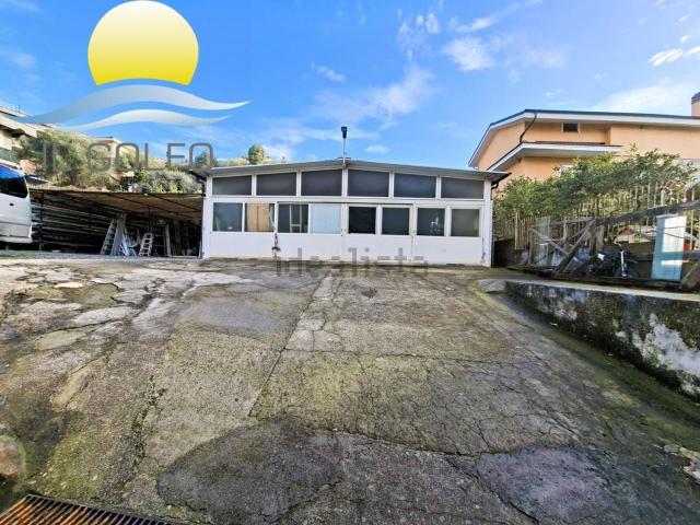 Capannone in vendita a Diano Castello, Liguria