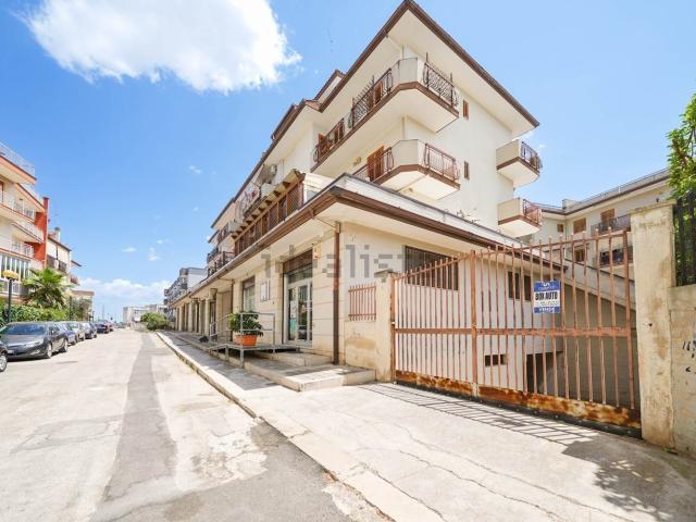Capannone in vendita a Palo del Colle, Bari