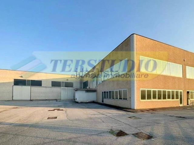 Capannone in vendita a Zona Industriale Rogeno - Calvenzana, Rogeno