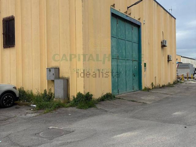 Capannone in vendita a Salerno, Campania