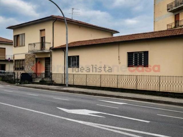 Capannone in vendita a La Villa, Campi Bisenzio