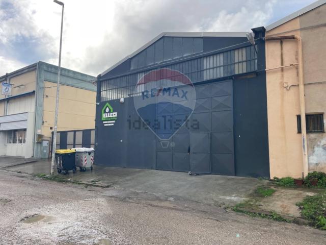 Capannone in vendita a Predda Niedda, Cala Di Volpe