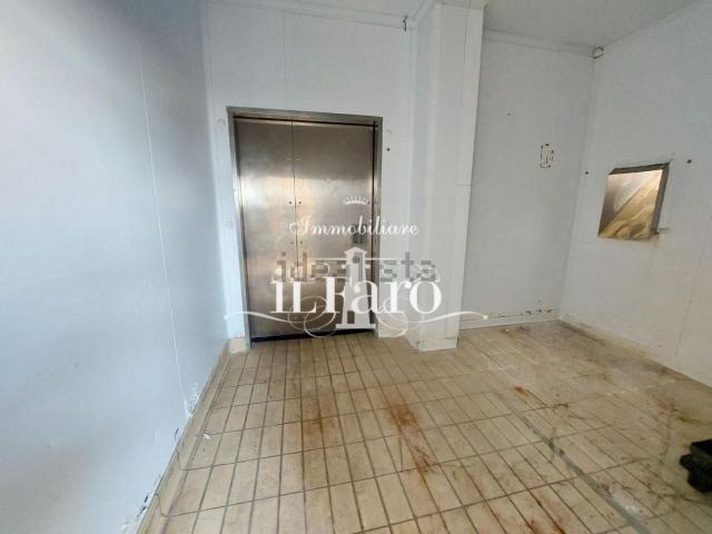 Capannone in vendita a Viareggio, Toscana