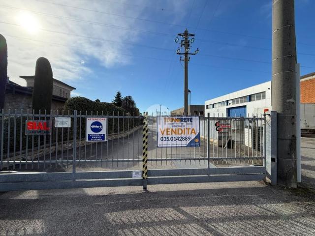 Capannone in vendita a Albano Sant'alessandro, Lombardia