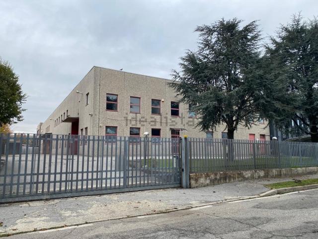 Capannone in vendita a Biassono, Lombardia