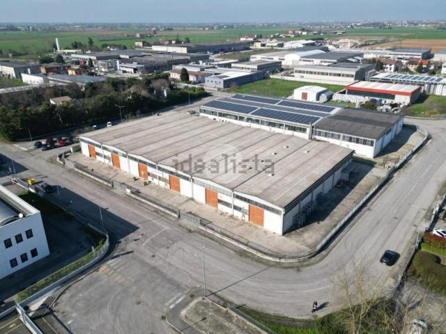 Capannone in vendita a Borgo Virgilio, Romanore