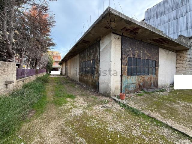 Capannone in vendita a Solarino, Sicilia