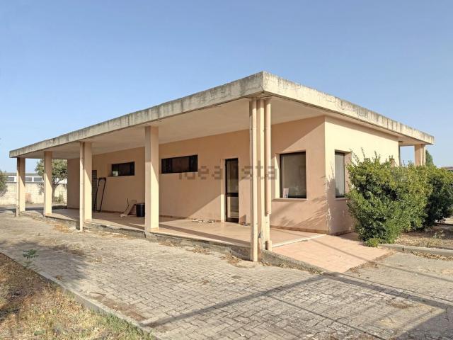 Capannone in vendita a Sanluri, Sardigna/Sardegna