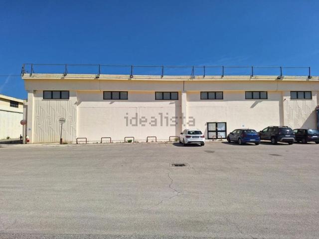 Capannone in vendita a Puglia, Bari