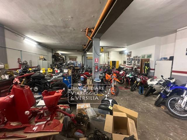 Capannone in vendita a Viareggio, Toscana