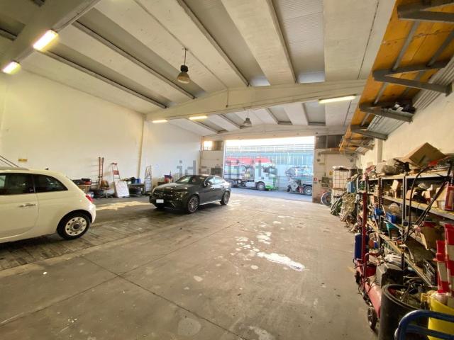 Capannone in vendita a Zona Industriale Cusago, Cusago