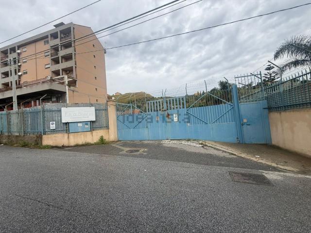 Capannone in vendita a Pistunina, Messina