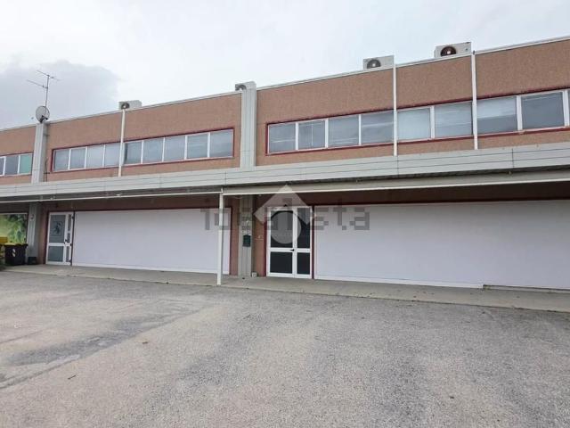 Capannone in vendita a Città Sant'angelo, Abruzzo