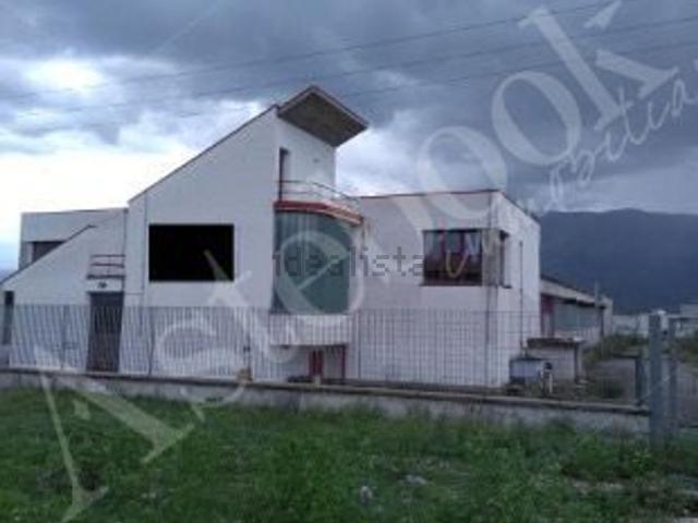 Capannone in vendita a Tornimparte, Abruzzo