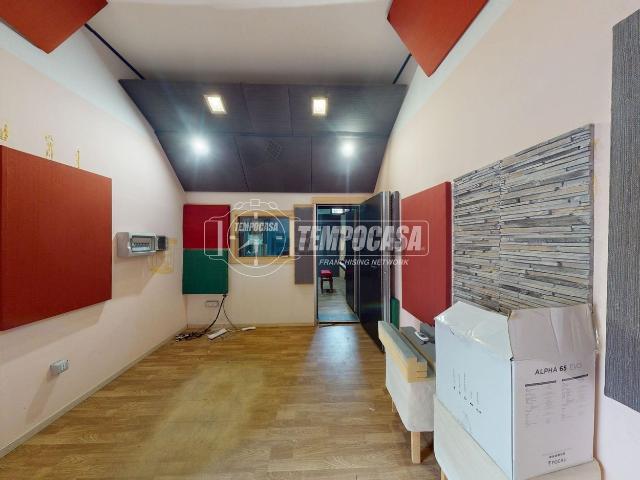 Capannone in vendita a Casoria, Campania