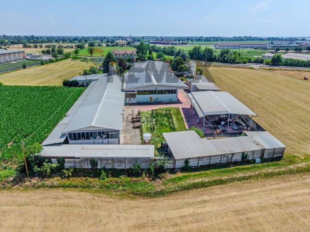 Capannone in vendita a Palosco, Lombardia