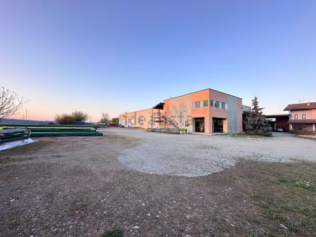 Capannone in vendita a Gaggiolo, Piemonte