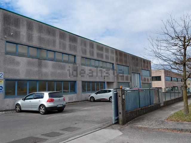 Capannone in vendita a Brugnera, Friuli-Venezia Giulia
