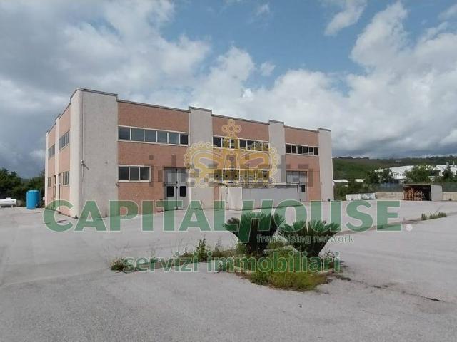 Capannone in vendita a Montoro, Campania