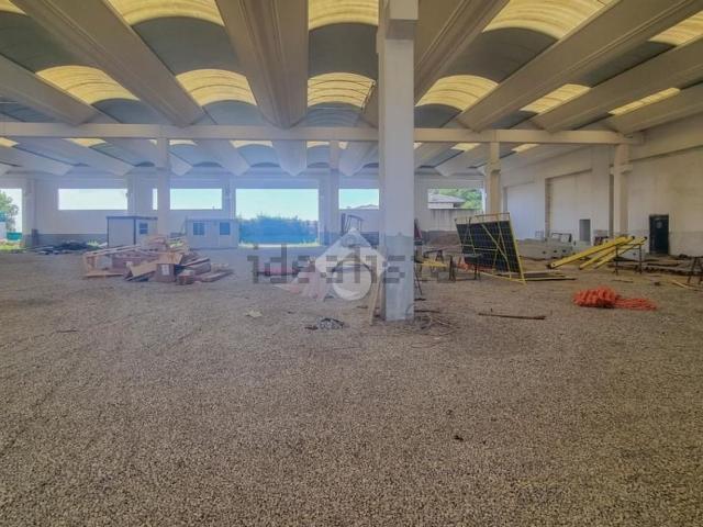 Capannone in vendita a Galgiana, Casatenovo
