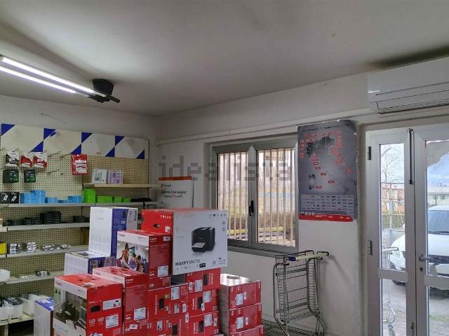 Capannone in vendita a Zona industriale Picchianti, Livorno