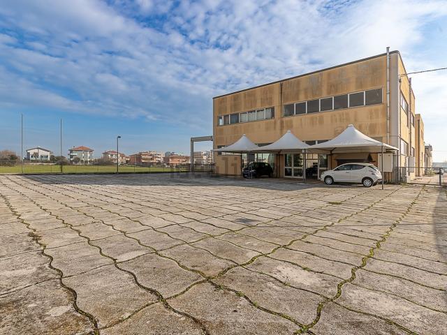 Capannone in vendita a Cesano, Marche