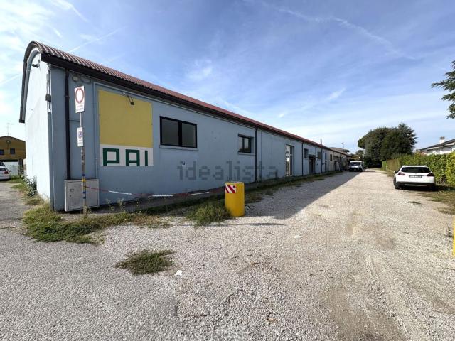 Capannone in vendita a Legnaro, Padova