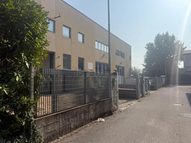 Capannone in vendita a Cesano Maderno, Lombardia