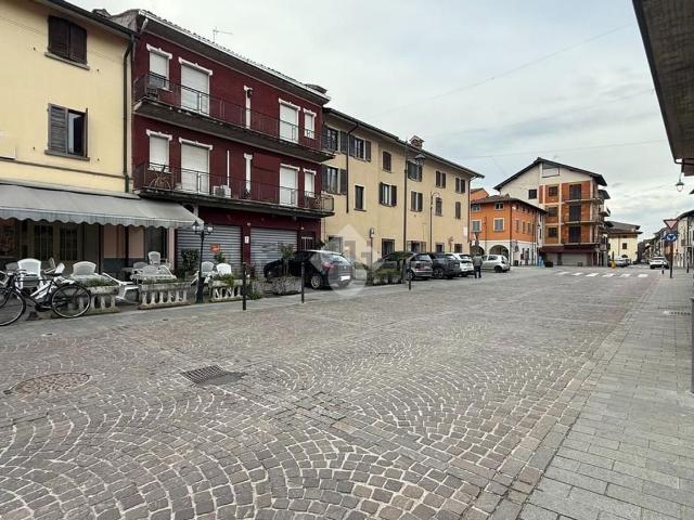Capannone in vendita a Urago D'oglio, Lombardia
