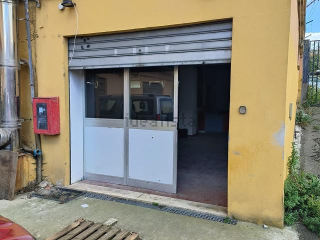 Capannone in vendita a Is Mirrionis, Cagliari