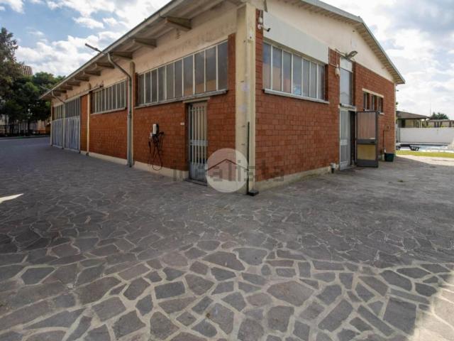 Capannone in vendita a Castiglione D'adda, Lombardia