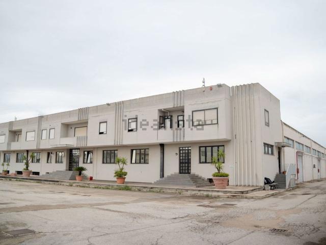 Capannone in vendita a Puglia, Barletta-andria-trani