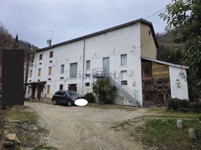 Capannone in vendita a Vittorio Veneto, Veneto
