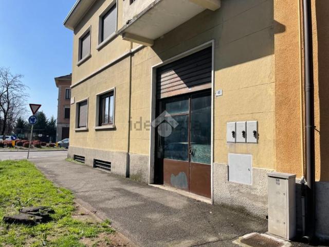 Capannone in vendita a Busto Arsizio, Lombardia