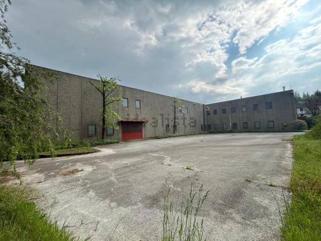 Capannone in vendita a Mojana, Merone