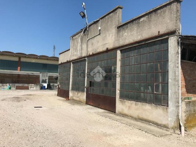Capannone in vendita a Buttapietra, Veneto