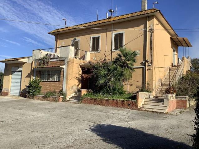 Capannone in vendita a Roma Capitale, Lazio