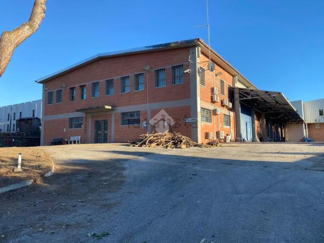 Capannone in vendita a Ariccia, Roma Capitale